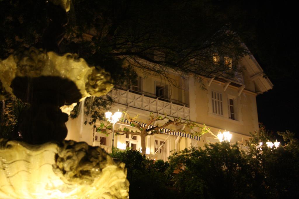 Hotel Villa La Cheneraie Saint-Raphael  Exterior photo